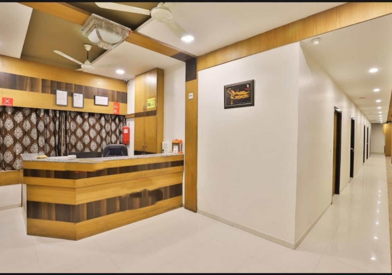 Hotel Shreenath 아흐메다바드 외부 사진